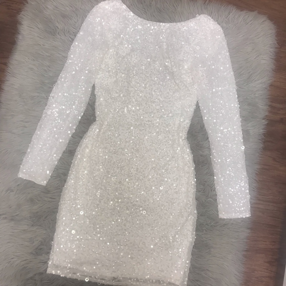 Adrianna Papell Size 2 White Ivory Beaded Dress